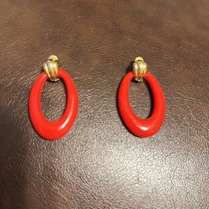 VINTAGE RED LUCITE DOORKNOCKER GP HOOP EARRINGS   LIKE NEW